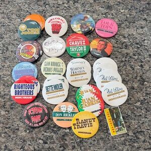 Lot of 30 pins and Joe Montana keychain